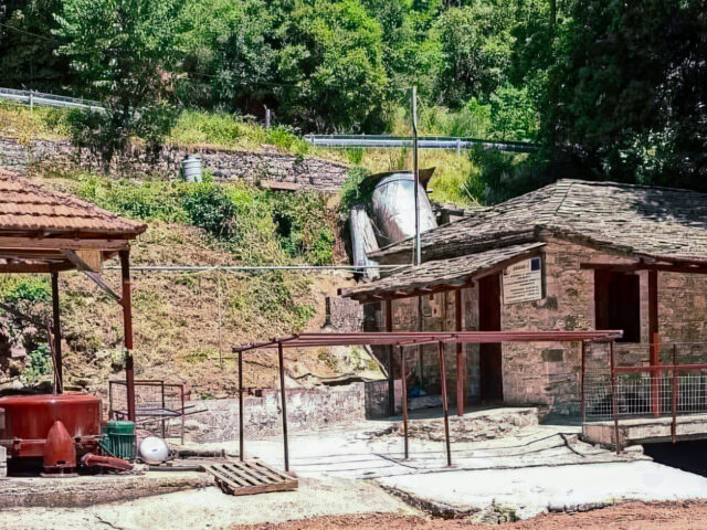 Νερόμυλος και νεροτριβή (δριστέλα) Παλαιοκαρυάς